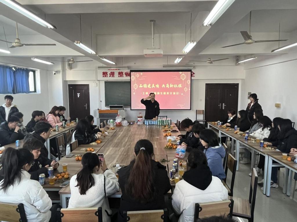 品酒建真情 共商新征程 ——我校工商管理学院与中德啤酒学院举行院系师生交流会