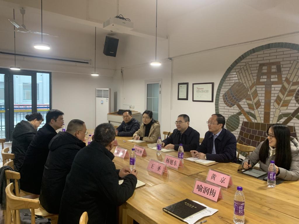 武汉职业技术学院鄢烈洲校长一行来校调研